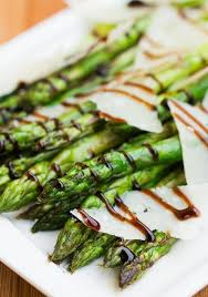 La Recette Asperges Vertes Grillees Au Parmesan Citron Et Creme De Balsamique C Dr Recette Creme Balsamique Et Recette Asperges