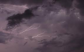 Laut meteonews wurden in der schweiz rund 17'000 blitzentladungen gezählt. Unwetter Heftige Gewitter Mit Hagel Zogen Uber Die Schweiz 20 Minuten