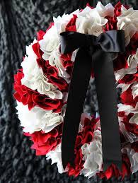 Get valentine's day cards, valentine candy, valentine decorations and party supplies too find heartfelt valentine's day ideas, including valentine's cards, valentine's craft ideas, gifts, valentine's party bag fillers and much more. Candy Cane Crafts 14 Homemade Christmas Ornaments And Candy Cane Decorations Allfreechristmascrafts Com