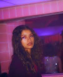 Euphoria's aesthetic is making such an impact : 281 Likes 1 Comments Euphoria Aesthetic Euphoriiea On Instagram Rue Bad Girl Aesthetic Pink Aesthetic Purple Aesthetic