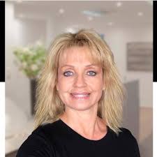 Cheryl Hodges's Instagram, Twitter & Facebook