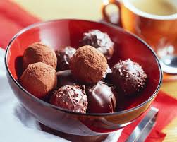 Cappuccino Pralinen In Roter Schale Rezept Lebensmittel Essen Pralinen Selber Machen Pralinen