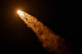 4 astronautas iniciam viagem à Estação Espacial para missão de 8 meses