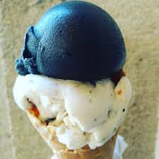 Une Glace A La Vanille Legerement Salee Chez Vanille Noire Made In Marseille