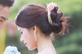 Model penataan ditentukan setelah memenuhi beberapa kriteria dalam penataan rambut panjang. 10 Model Sanggul Modern Nan Simpel Yang Bisa Kamu Tiru Di Acara Pernikahanmu