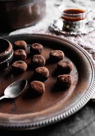 Truffes Au Chocolat Noir A L Orange Trois Fois Par Jour Recipe In 2020 Sweet Recipes Food Dessert Bites