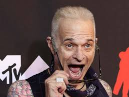 David Lee Roth: 'Looking Back Now, Even I Envy Me!'