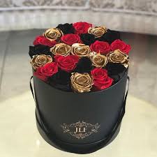 Get the best flower delivery in blackfriars ec4 today! Black X Gold X Red Jadorelesfleurs Red Gold Decor Black Gold Decor Roses Luxury