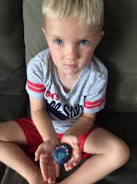 She found this cute rock at the Lovilia park today. 💕
