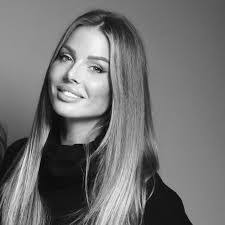 Jessica Gram's Instagram, Twitter & Facebook