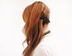 Adopting a side swept hairstyle is typically for those that can't tame their hair or those that want to hide certain imperfections. 5 Side Swept Hairstyles You Can Do In Under 5 Minutes Stylecaster