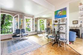 Belle demeure à vendre lot. Une Maison De Campagne A Paris Est A Vendre Pour 2 2 Millions D Euros