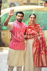 Photos Newly Weds Ranveer Singh And Deepika Padukone Reach At Singh S House For Griha Pravesh Indian Wedding Fashion Indian Celebrities Indian Fashion