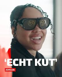 Hoe is het eigenlijk om ouder te worden? De stagiairs uit Zorgen ervaren  het door middel van een ouderdomspak: ‘Dit is echt zwaar kut.’ , 📲 Kijk de  docuserie 'Zorgen' op NPO Start. #Zorgen