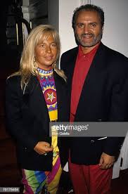 His parents, antonio, an appliance salesperson, and francesca. Donatella Gianni Versace Stock Fotos Und Bilder Getty Images