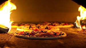 Stattdessen wird der ofen aufgeheizt und die pizza durch die. Die Perfekte Pizza Backen Diese Vorteile Hat Ein Gastro Pizzaofen