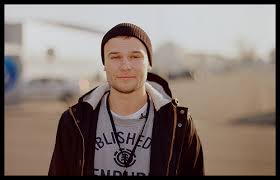 Родился в деревне хоростово ныне солигорского района, белоруссии. Maks Korzh Vypustil Pesnyu Kontrolnyj