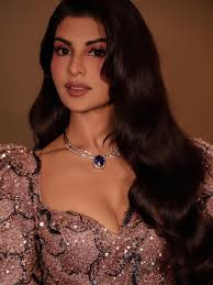 Jacqueline Fernandez in White Shirt-Inspired Dress at Delhi Award Show