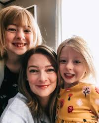 Holly Bond (@hollylbond) • Instagram photos and videos