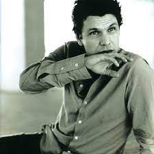 Marc lucien lavoine (born 6 august 1962 in longjumeau, essonne) is a french singer and actor.in 1985, his hit single elle a les yeux revolver. reached number four on the french singles chart and marked the beginning of his successful singing career.he stars in the television series crossing lines as louis daniel, head of an international criminal court police team that investigates crimes. Marc Lavoine Lavoine Marc Amazon De Musik Cds Vinyl