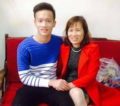 Ông hoàng đức nhã nói ông đã chất vấn đại sứ martin rằng chuyện một hạm đội di chuyển mà người mỹ không thấy thì quả là khó tin. Bá»' Máº¹ Cáº§u Thá»§ Hoang Ä'á»©c Tá»«ng Mau Thuáº«n Vi Con Trai Me Bong Ä'a Vietnamnet