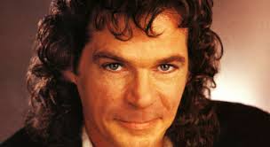 Ecco una lista di opinioni su morto cantante. Lwzsssmvph F7m