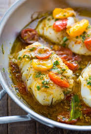 Le Secret De La Saveur Cabillaud Aromatise Au Vin Blanc Tomate Et Au Basilic Recettes De Cuisine Recette Poisson Recette Cabillaud