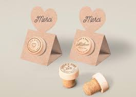 Un mini pot de confiture de la maison francis miot, au goût original tel « orange whisky » et « mystère du chef », ou. Mariage 10 Idees De Cadeaux Pour Les Invites