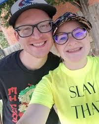 Bonnie Pringle's Instagram, Twitter & Facebook