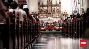 Natal berasal dari bahasa portugis yang berarti kelahiran dan merupakan hari raya umat kristen yang diperingati setiap tahun. Tema Pancasila Di Misa Natal Gereja Katedral Jakarta