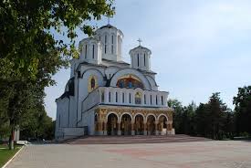 În acele timpuri, tinerii aproape că nu umblau deloc la biserică şi el se bucura atât de mult când unii tineri veneau la el. Episcopia Sloboziei È™i CÄƒlÄƒraÈ™ilor Wikipedia