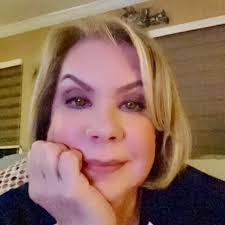 Anne Kale's Instagram, Twitter & Facebook