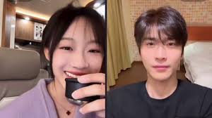 melihat kembali wang yiran dan Hou Chengyue saat Live