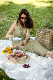 Erzahl Deine Eigene Geschichte Voller Liebe Landausflug Mit Den Saftigsten Kokos Sommerbeeren Muffins Im Gepack In 2020 Beeren Sommer Picknick Beeren Smoothie