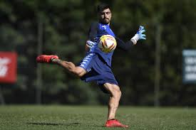 Stats de carrière (apparitions, buts, cartons) et historique de transfert. Aumenta La Exigencia Velez Sarsfield