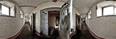 Türkiye'nin en mutlu şehri sinop'un en mutsuz yeri tarihi sinop cezaevi bir dönemler anadolu'nun alkatraz'ı olarak anılırmış. Sinop Cezaevi Disiplin Hucreleri 360 Panorama 360cities