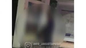 Video mesumnya viral dokter dan bidan puskemas ter. Oral Seks Di Halte Bus Jakarta Pusat Pasangan Kekasih Ini Diburu Polisi