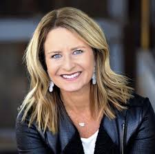 I am so in love with these custom paintings from the amazing Susan Reiser!  ❤️🌊 @cloud_nine_painter Repost from @cloud_nine_painter • Creating these  custom diva paintings for top main line real estate agent @