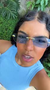 Booooom dia Saturner's!!! Vamos começar o dia com essa música que voltou  com tudo 15 anos após ser lançada e ta super em alta nas trends do momento.  Come on, Rock that body💃🏽✨️