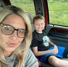 Leslie Ernst's Instagram, Twitter & Facebook