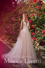 Ob verführerische meerjungfrau oder verspielte prinzessin, elegante lady oder femme fatale hält die welt der hochzeitskleider eine große auswahl für dich. News