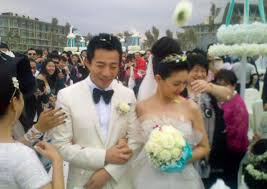 Không có chuyện ly hôn. Tá»« Hy Vien CÆ°á»›i Tiá»n Má»«ng Táº·ng Náº¡n Nhan Ä'á»™ng Ä'áº¥t Tin Ä'a Chiá»u
