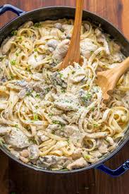 Pasta made perfect has never been easier or more delicious. Mom S Chicken Fettuccine Alfredo Natasha S Kitchen
