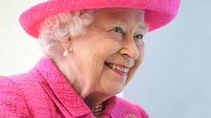 The trooping of the colour usually begins when the queen leaves buckingham palace, accompanied by a sovereign's escort from the household cavalry there is also a spectacular flyover from the royal air force. Keine Parade Fur Die Queen So Wird Trooping The Colour Promiflash De