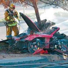 His life was cut short when a porsche he was riding in crashed on november 30, 2013, during a few days off in. 18 Jahriger Stiehlt Wrackteil Von Unfallauto Von Paul Walker Der Spiegel