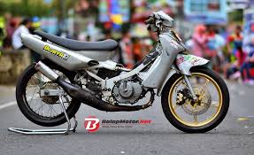 Kawasaki ninja 250r ala motogp modifikasi kumpulan via fotomodifmotor.blogspot.com. Gambar Drag Satria 2 Tak
