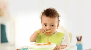 Sama seperti pada saat berusia 6 bulan, bubur/nasi tim ditambahkan berbagai bahan makanan lain yang sudah diperkenalkan, sehingga si bayi mendapat nutrisi yang lengkap. Jadwal Mpasi Dan Menyusui Bayi 6 Bulan Parenting Fimela Com
