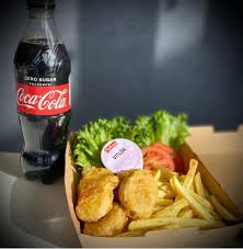 Tänk på att sortimentet kan variera mellan butikerna. Okq8 Nyheterna Duggar Tatt Pa Okq8 Chicken Nuggets Fran Kronfagel Med Pommes Krispsallad Skivad Tomat Och En Delikat Dippsas Fran Rydbergs Vill Ni At Den Goda Smaken Varmt Valkomna In Till