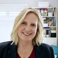 300+ profilů „Hancock“