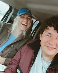 Karen Deaton's Instagram, Twitter & Facebook